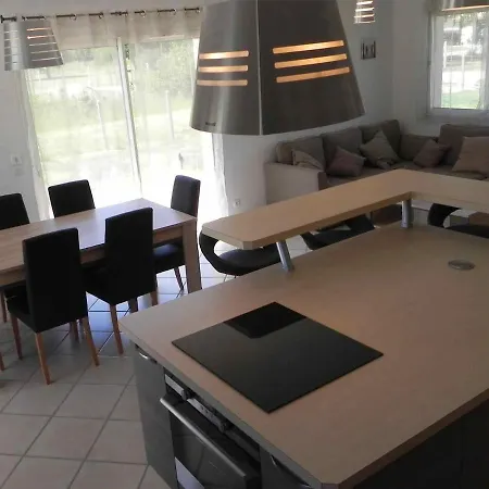 Melite Вилла Grayan-et-l'Hopital